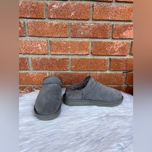 UGG Classic Slipper Size 7 Grey
